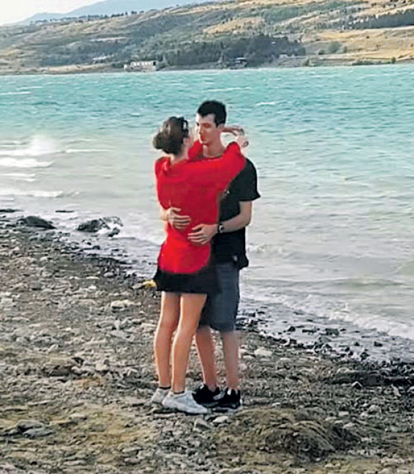 Алина вместе с возлюбленным