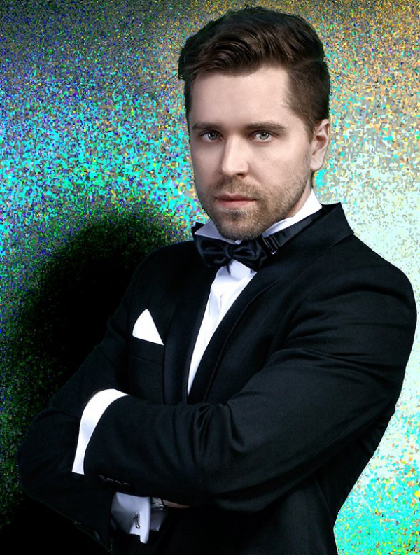 Певец Михаил Решетников