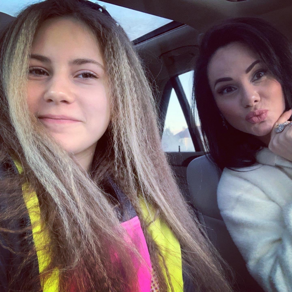 Певица с дочерью Эммой