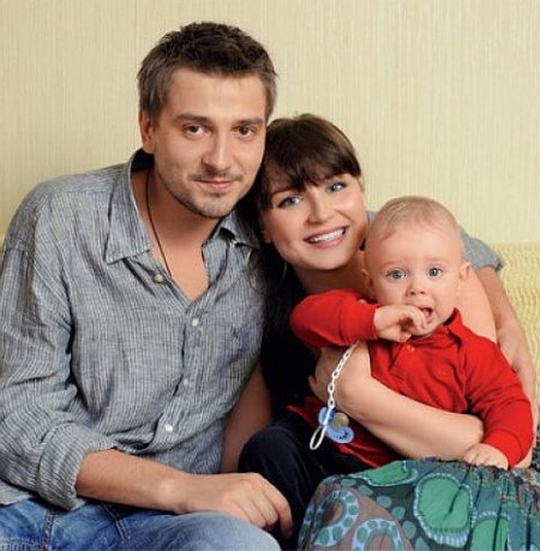 Полина Гагарина с мужем и сыном