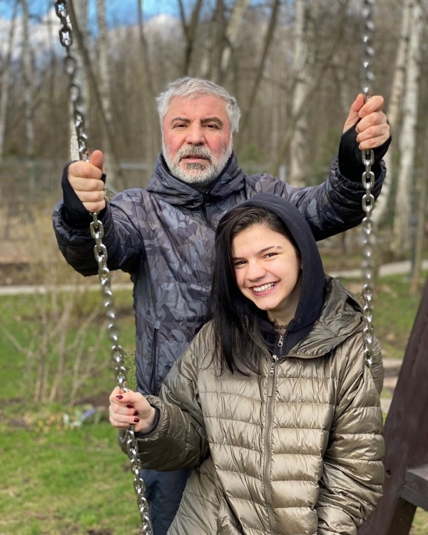 Сосо со старшей дочкой Лизой