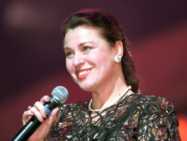 Валентина Толкунова на сцене
