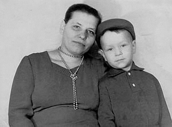 Валерий в детстве