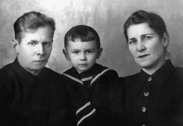 Валерий Леонтьев с родителями