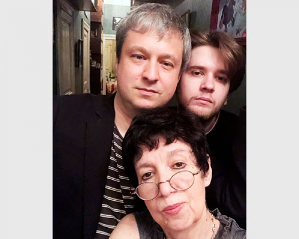 Вероника Долина с сыновьями Антоном и Матвеем