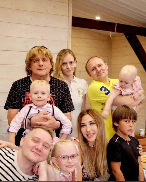 Владислав Агафонов с семьей